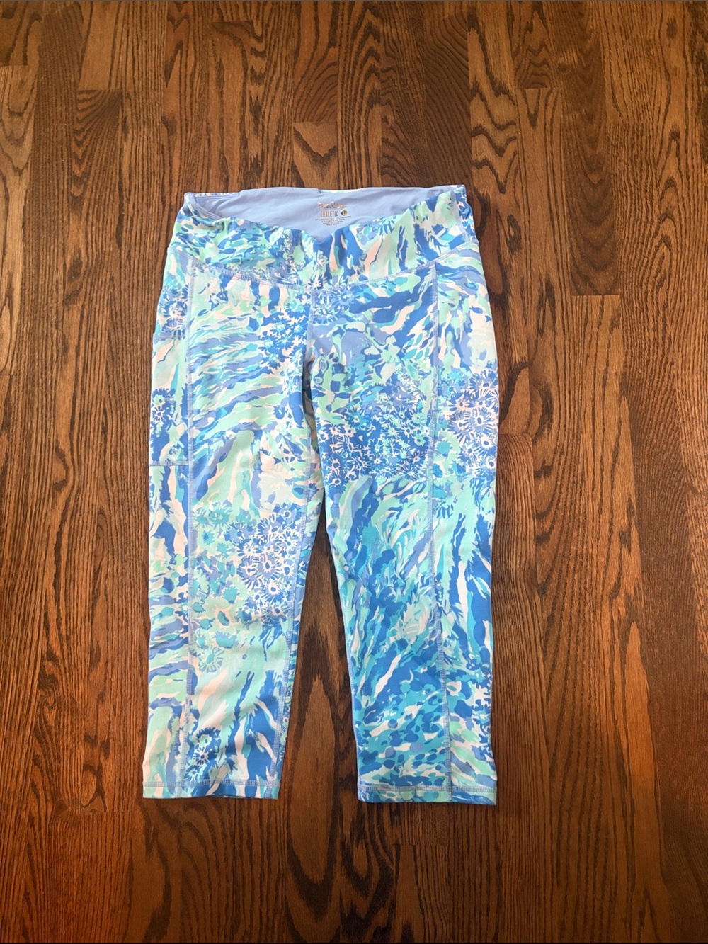 Lilly Pulitzer Luxletic Blue, Aqua & White Printed Cropped Leggings size L